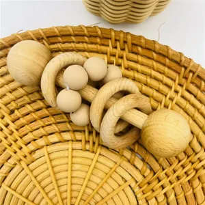 Natürliches Holz und Silikon Baby Rasselspielzeug, sicheres Greifspielzeug für Kleinkinder.