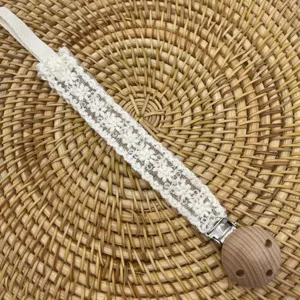 Attache-tétine en dentelle pour bébé avec perle en bois et clip en métal, jouet de dentition mignon.