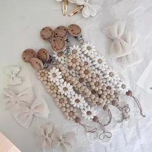 Silicone Pacifier Clip Handmade Wooden Beaded Daisy Pacifier Holder Cute Soother Chain Clip For Baby Infants