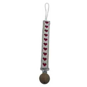 Vintage-Stil Babynullringhalter mit besticktem Herz-Stoffband und Holzclip für Kleinkinder.