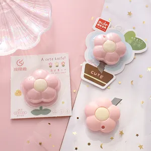 Joli mini couteau utilitaire fleur, cutter de papeterie portable pour loisirs créatifs.