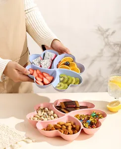 Four-leaf clover partitioned fruit plate, creative plastic snack dish for living room home.