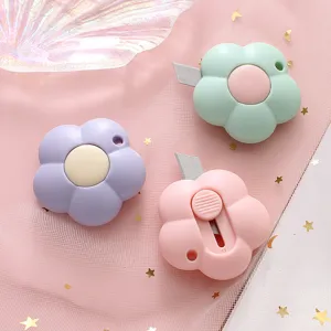 Joli cutter en forme de fleur mini ouvre-colis portable pour le journal intime.