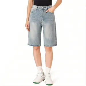 Pantalones cortos vaqueros de verano azul claro talle alto, corte recto bermudas.