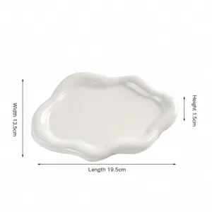 White cloud-shaped plastic jewelry display tray detail view, size 19.5x13.5x1.5cm.