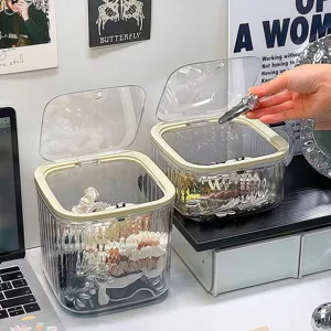 Boîte de rangement de bureau transparente en détail, idéale pour organiser les pinces à cheveux.