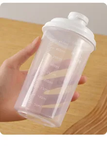 Bottiglia dosatrice in plastica trasparente con graduazioni e design per microonde.