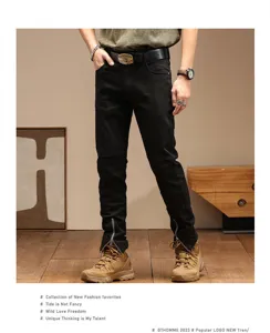 Pantalones vaqueros negros ajustados para hombre con cremalleras y detalles de moto para uso diario.