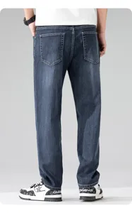 Jean décontracté droit lavé bleu foncé pour homme, denim extensible confortable pour le printemps.