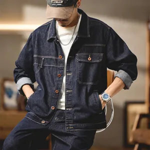 Klassische dunkelblaue Jeansjacke für Herren, stilvoller Vintage Arbeitsmantel mit Nähten.