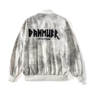Giacca bomber vintage da uomo con lavaggio acido, capo streetwear casual con ricamo.