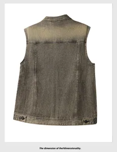 Détail gilet en denim vintage usé, veste sans manches rétro dos, style décontracté.