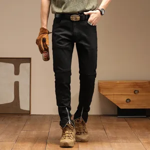Vaqueros slim retro de hombre estilo moto con cremallera en el tobillo y paneles.