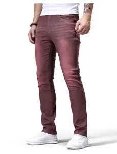 Jeans slim da uomo in elegante colore bordeaux, pantalone casual ideale per ogni stagione.