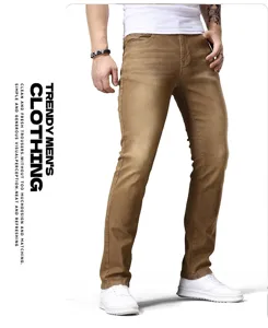 Jeans slim fit kaki casual da uomo con design classico a tasche multiple e comfort.