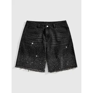 Short en denim noir pour homme avec des ornements de strass brillants et bas efranges.