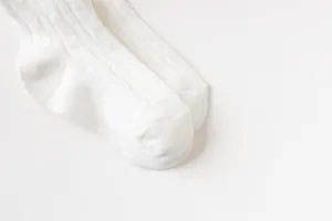 Calzini in maglia per bambini bianchi, materiale in cotone morbido, calzini traspiranti.