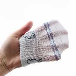 Ademende mesh babysokken voor lente en zomer, zachte en comfortabele sokken voor peuters.