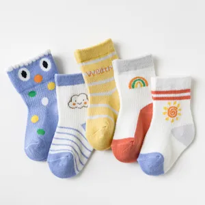 Calzini da neonato in cotone mesh traspirante con simpatici motivi di cartoni animati bimbo.