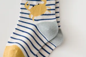 Chaussettes enfant mi-hauteur coton bébé motif dessin animé marin détail gros plan