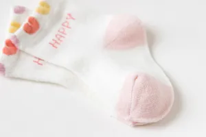 Schattige baby katoenen sokken met stippen en happy letters, zachte ademende sokken.