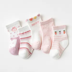 Ensemble de chaussettes bébé en coton respirant, motifs lapins et carottes, idéal pour l'été.