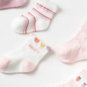 Leuke ademende baby sokkenset met schattige hartjes en streepmotieven voor het voorjaar.