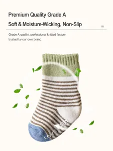 Chaussettes éponge d'hiver épaisses pour tout-petits avec semelle antidérapante et coton chaud.