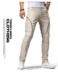 Vaqueros ajustados de hombre elásticos con cremallera estilo moto biker en color albaricoque.