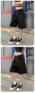 Casual γυναικείο μαύρο τζιν σορτς, φαρδύ streetwear με μεταλλική αγκράφα, κομψό στυλ.