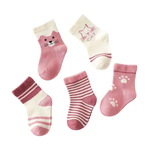Simpatici calzini per neonati con cartoni animati cotone invernali set di calzini medi bambini.
