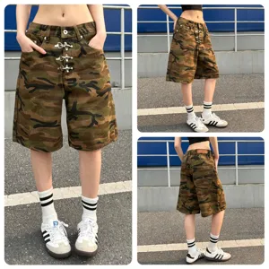 Γυναικεία φαρδιά σορτς τζιν καμουφλάζ, vintage casual στυλ streetwear με μεταλλικά στοιχεία.
