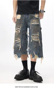 Shorts in denim strappati e sporchi stile streetwear americano da uomo, vestibilità larga.