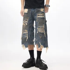 Pantaloncini di jeans strappati da uomo in stile streetwear americano, taglio dritto.