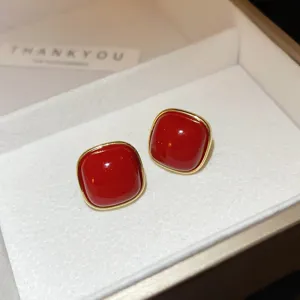 Retro red square earrings with gold trim, chic fashion jewelry for elegant daily wear.