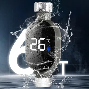 Nahaufnahme des LED-Duschwasserthermometers, Digitalanzeige, wasserdichtes Badzubehör.