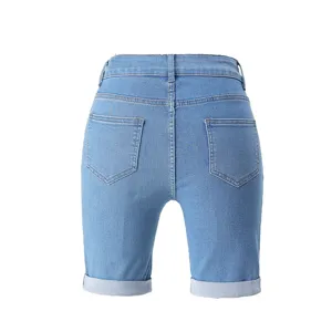 Pantaloncini da ciclismo in denim slim azzurro a vita alta, dettaglio in cotone.