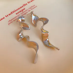Elegant irregular twisted silver earrings, chic niche design fashion jewelry for autumn.