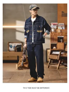 Detailansicht der Vintage Waschung Jeansjacke und der loose straight Jeans mit Flecktasche.