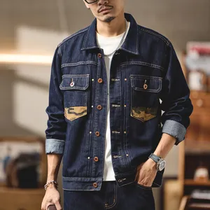 Veste en jean camouflage rétro pour homme, ensemble de denim vintage automne hiver.