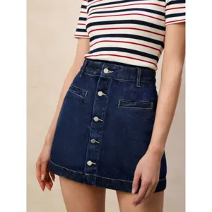 Dunkelblaue Damen Jeans-Minirock mit Frontknöpfen für den Sommer lässiger Alltags-Look