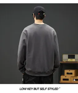 Herren Fleece-Sweatshirt Detail Ansicht hinten, loser Rundhalsausschnitt winterwarmer Pullover.