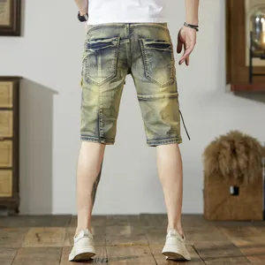 Pantaloncini di jeans vintage da uomo, bermuda slim fit casual con orlo sfrangiato.