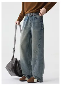 Jean baggy vintage délavé pour homme avec empiècements structurés pour un look quotidien.