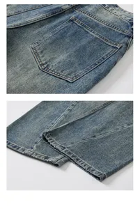 Détail en gros plan d'un jean en denim bleu délavé vintage pour homme avec coutures structurelles.