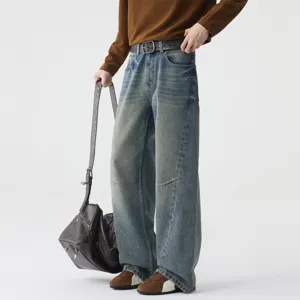 Jean homme bleu délavé jambe large, pantalon en denim coupe droite ample pour l'automne.