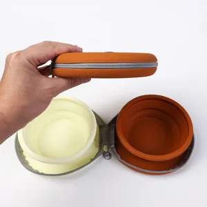 Set de gamelles pliables en silicone pour animaux avec étui de rangement zippé.