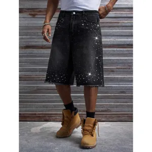 Short en denim noir pour homme avec strass scintillants et bords bruts effilochés, streetwear.