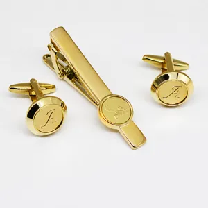 Goldfarbenes Kupfer Buchstabe A Manschettenknöpfe und Krawattenklammer Set Geschäftsaccessoire.