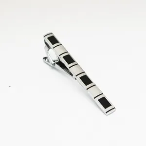 Pince à cravate en métal argenté pour homme avec incrustation émaillée noire chic